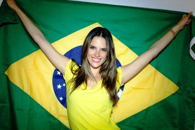 Παγκόσμιο Κύπελλο Ποδοσφαίρου 2014: Ημιτελικοί: Ξενέρωσαν τα «καυτά» μοντέλα (video)