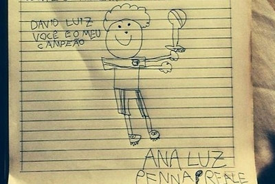 Παγκόσμιο Κύπελλο Ποδοσφαίρου 2014 - Μικρός Τελικός: 9χρονη παρηγορεί τον Νταβίντ Λουίζ (photo)