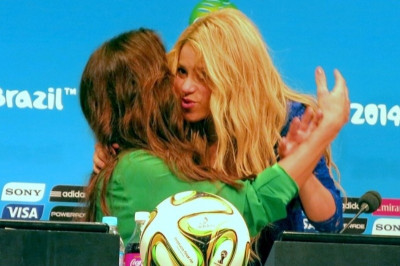 Παγκόσμιο Κύπελλο Ποδοσφαίρου – Τελετή λήξης: Η αφιέρωση της Σακίρα (photos)