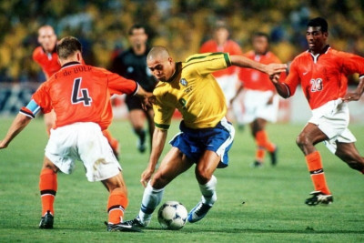 Βραζιλία - Ολλανδία: Γκολ και... ξύλο! (photos+videos)