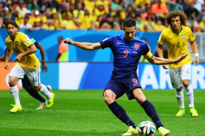 Παγκόσμιο Κύπελλο Ποδοσφαίρου 2014 – Μικρός τελικός: Η πεναλτάρα του Φαν Πέρσι (photos+video)