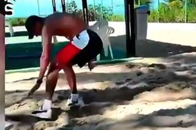 Ριβάλντο: Σε απίστευτη φόρμα στην παραλία! (video)