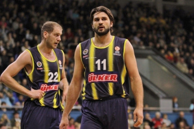 Αρμάνι Μιλάνο: Κοντά σε Κλέιζα, επαφή με Σον Τζέιμς