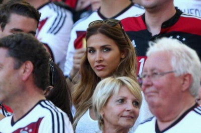 Παγκόσμιο Κύπελλο Ποδοσφαίρου 2014 - Τελικός: Αγκάλιασε την κοπέλα του ο Γκέτσε (photos)