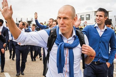 Παγκόσμιο Κύπελλο Ποδοσφαίρου 2014: Επέστρεψαν και αποθεώθηκαν οι Ολλανδοί (photos+video)