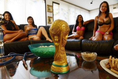 Παγκόσμιο Κύπελλο Ποδοσφαίρου 2014 - Τελικός: Βενεζουελανές ρεπόρτερ με εσώρουχα (photos)