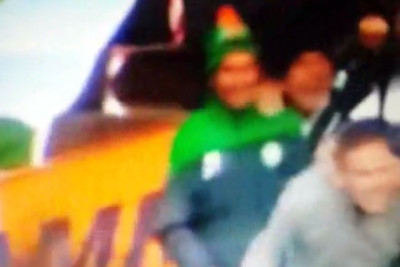 Σέλτικ: Οπαδός έπεσε στο κενό μετά από το γκολ (video)