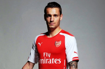 Άρσεναλ: Ανακοίνωσε Ντεμπισί