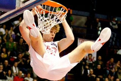 Αρμάνι Μιλάνο: Δύο μήνες εκτός ο Μέλι