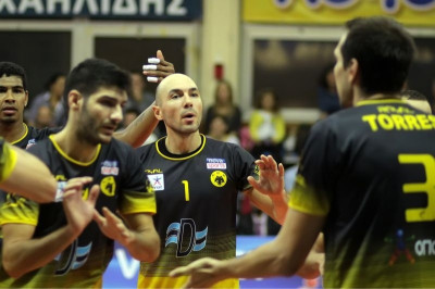 ΑΕΚ: Ανανέωσαν Μαντέκας, Πέτρογλου