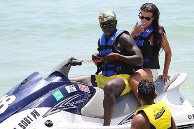 Μάντσεστερ Σίτι: Τζετ - σκι με τη γυναίκα του ο Σανιά (photos)