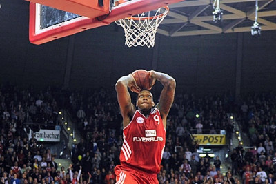 Ουνικάχα Μάλαγα: Μιλάει με Ντιόν Τόμπσον