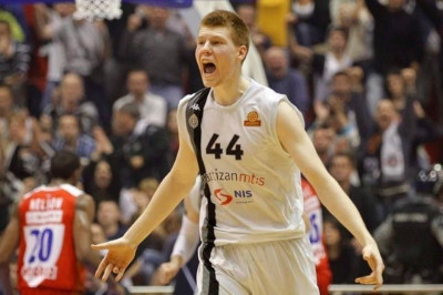 Σαν Αντόνιο Σπερς: Πλάνο διετίας για Μπέρτανς