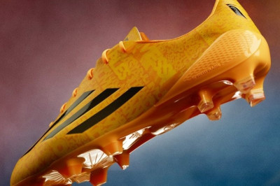 Μπαρτσελόνα: Τα κίτρινα παπούτσια του Μέσι (photos)