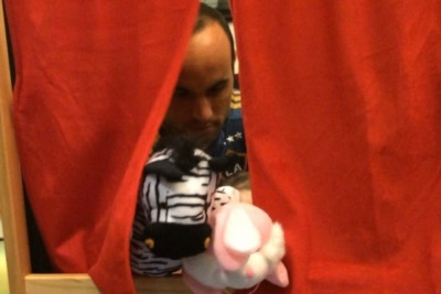 Λάντον Ντόνοβαν: Κουκλοθέατρο σε νοσοκομείο Παίδων (video)