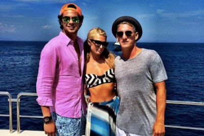 Σβαϊνστάιγκερ και Άλβες στην Ίμπιζα με την Πάρις Χίλτον (photos)