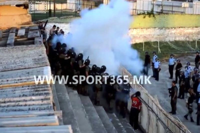 Σκόπια: Οπαδός έχασε το χέρι του από κροτίδα (video)