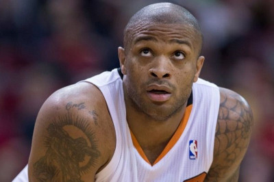 Φίνιξ Σανς: Φυλακή ο Τάκερ