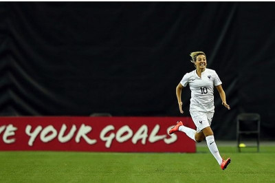 Τρομερό γκολ από Γαλλίδα! (video)