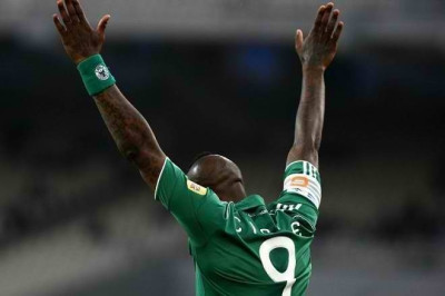 Τα δύσκολα γενέθλια του Τζιμπρίλ Σισέ (videos+photos)