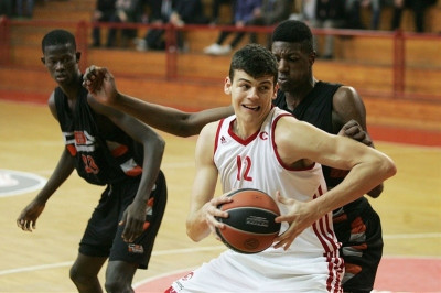 Ζίζιτς στην Τσιμπόνα, Χάινς στο Κουμάνοβο