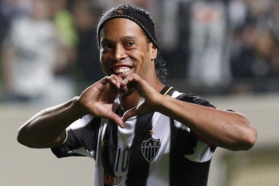 Ροναλντίνιο: Όλες οι φανέλες του σε μια φωτογραφία (photo)