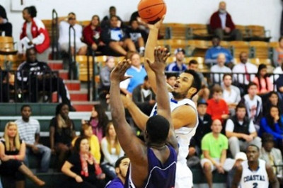 Αρκαδικός: Κάτοικοι Τρίπολης οι Αναστασάκης, Εζόμο