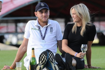 Ραντεβού στο ... χορτάρι με τη φιλενάδα του (photos)