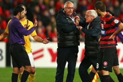 Τσάμπιονς Λιγκ Ασίας: «Ξεμωράθηκε» ο Λίπι και επιτέθηκε σε διαιτητή (video)