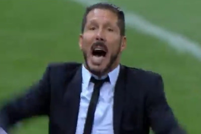 Ατλέτικο - Ρεάλ: Το... χαστουκάκι του Σιμεόνε στον διαιτητή (video)