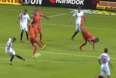 Βαλένθια: Αμύνθηκε με... breakdance ο Οταμέντι (video)