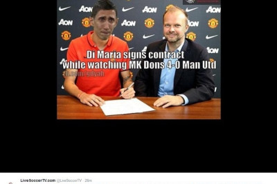 Η καζούρα για τη Γιουνάιτεντ καλά κρατεί (photos+tweets)