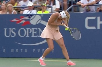 US Open: Πιάστηκε η ρακέτα στην κοτσίδα της Βοζνιάκι! (photos+video)
