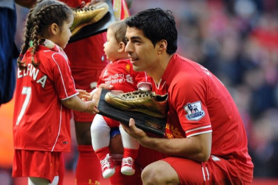 Η «κόκκινη» καριέρα του Σουάρεζ (video+photos)