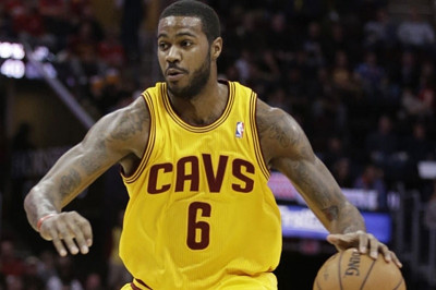 Σαν Αντόνιο Σπερς: Δοκιμάζουν Ερλ Κλαρκ