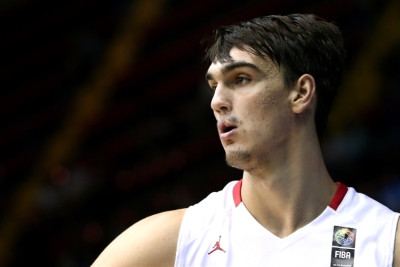 Σάριτς: «Πολύ καλύτερη η Ελλάδα»