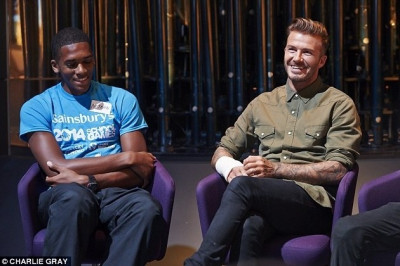 Ο οικογενειακός ταξιτζής Μπέκαμ και η εθνική Αγγλίας (video+photos)