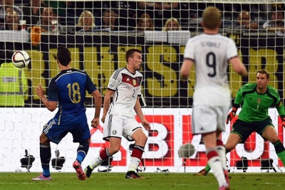 Αργεντινή: Πιάνει παντού τον Λαμέλα η φίλη του (photo)