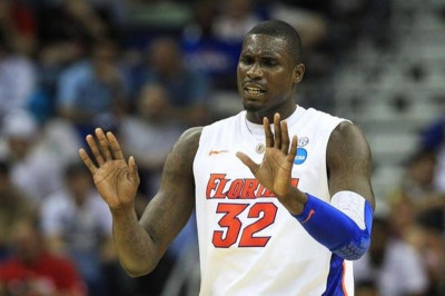 Νιου Ορλίνς Πέλικανς: Συμβόλαιο για Μάκλιν και Τζόουνς