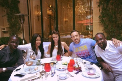 Ρομαντικό γεύμα στο Παρίσι για δύο παίκτες της Λίβερπουλ (photos)