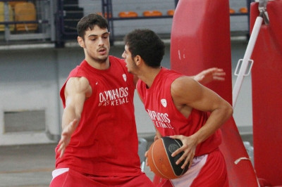 Ολυμπιακός: Γύψος και χειρουργείο για Παπαπέτρου