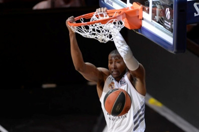 Ρεάλ Μαδρίτης: Ανανέωσε ο Σλότερ