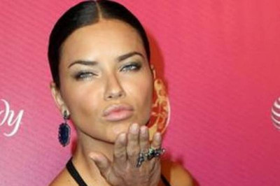 Αντριάνα Λίμα: Μετά τον Γιάριτς... στέλνει φιλιά! (photos)