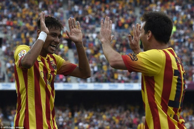 Υποκλίνονται στον Μέσι Νεϊμάρ και Λουίς Ενρίκε (video+photos)