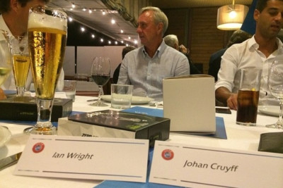 Σα μικρό παιδί έκανε ο Ράιτ πλάι στον μυθικό Κρόιφ (photos)