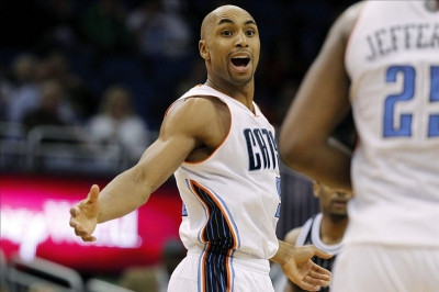 Σάρλοτ Χόρνετς: Πασπαρτού οι Στέφενσον, Χέντερσον και Ουίλιαμς