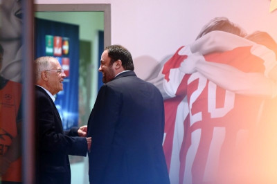 Ολυμπιακός: «Φωτογραφική» επίθεση σε Αλαφούζο από Θεοδωρίδη