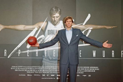 Ντάλας Μάβερικς: Κιθαρίστας ο Νοβίτσκι (video)