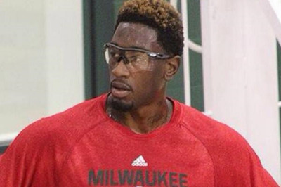 Μιλγουόκι Μπακς: Ειδικά γυαλιά για Λάρι Σάντερς