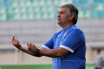 Σάκης Τσιώλης